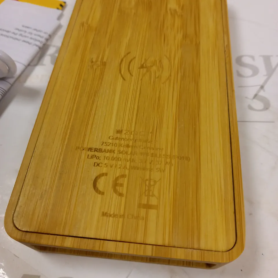 ZOGI RWE SOLAR POWERED POWER BANK 