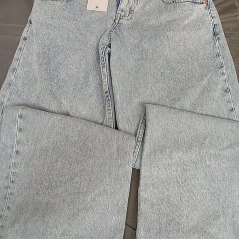 MOTEL LOW RISE PARALLEL JEANS IN LIGHT WASH - W28 L32