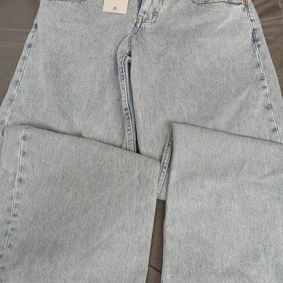 MOTEL LOW RISE PARALLEL JEANS IN LIGHT WASH - W28 L32