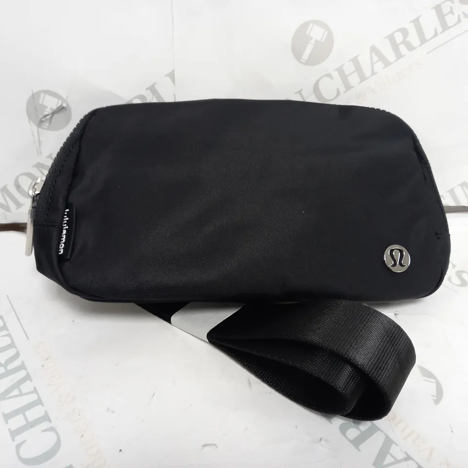 LULUMELON BLACK EVERYWHERE BELT BAG