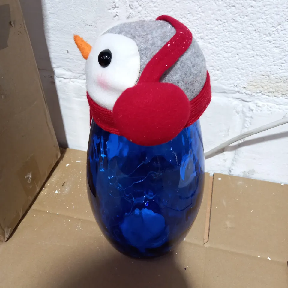 OUTLET FESTIVE PRE-LIT CRACKLE GLASS CHRISTMAS CHARACTER