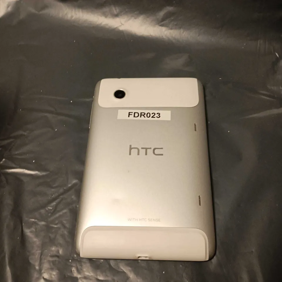 HTC TABLET  – SILVER BACK WITH WHITE CAMERA MODULE 