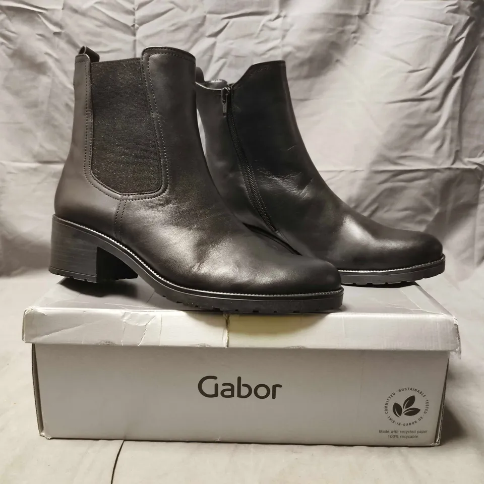 BOXED PAIR OF GABOR BOOTS IN BLACK SIZE 6
