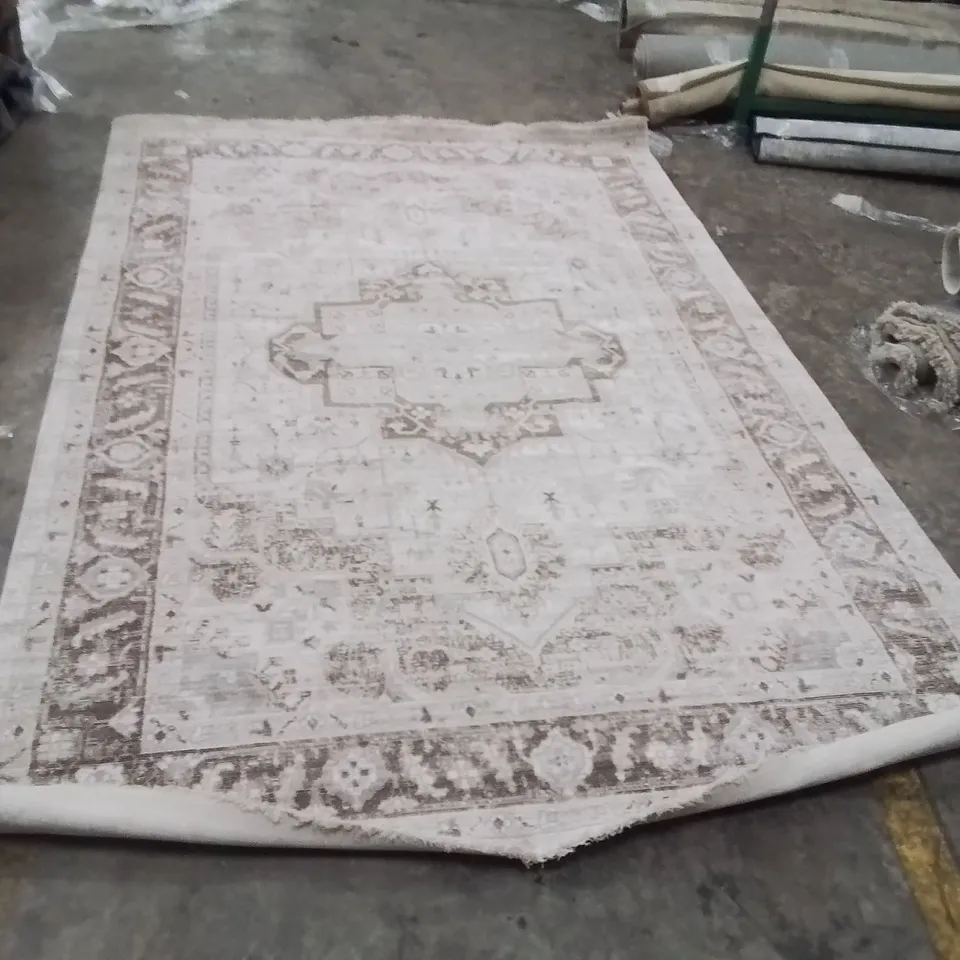 QUALITY DESIGNER AREA RUG - APPROXIMATELY 296X193