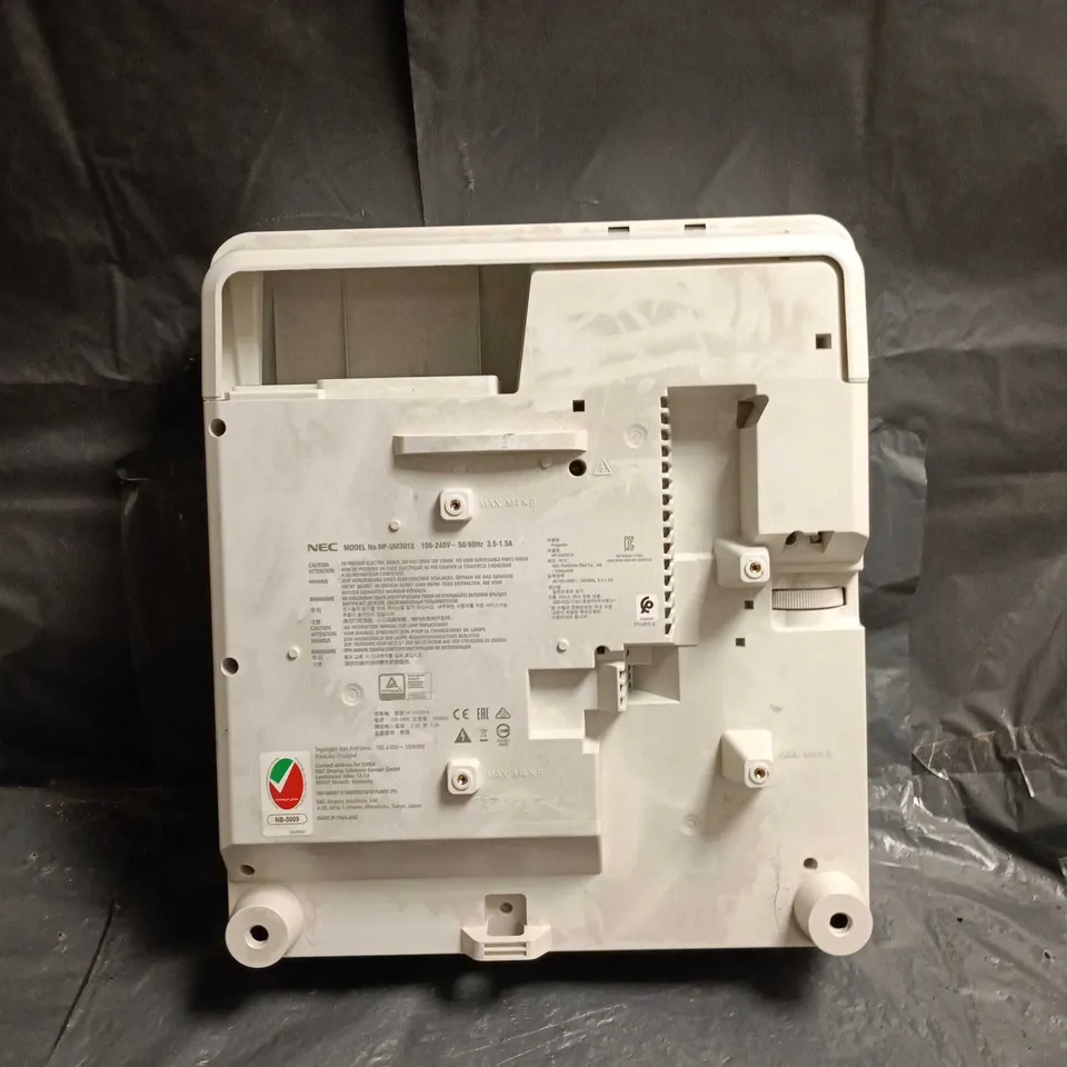 NEC PROJECTOR – WHITE