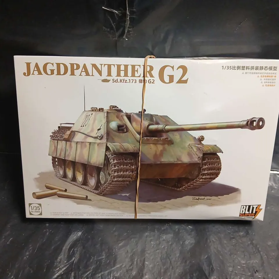 JAGDPANTHER G2 1/35 SCALE MODEL KIT – BLITZ (BOXED)