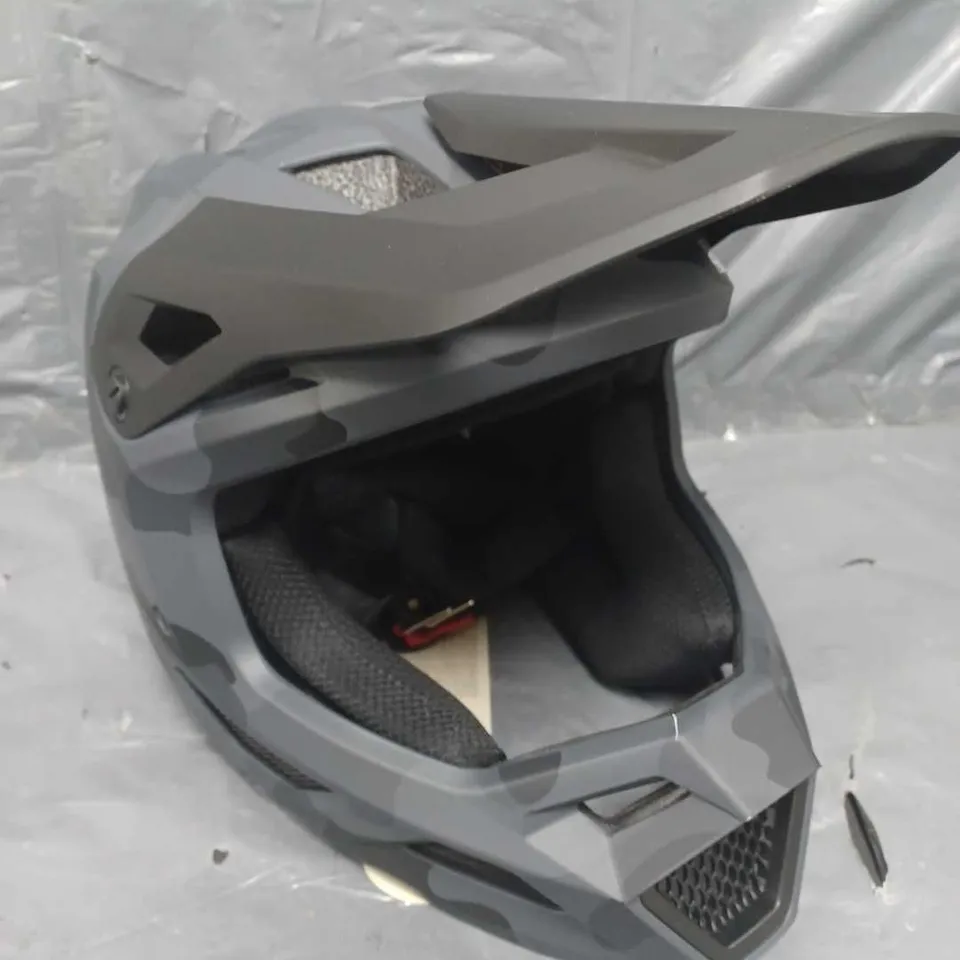 FOX RAMPAGE MOUNTAIN BIKE HELMET (SIZE: M 57-58)