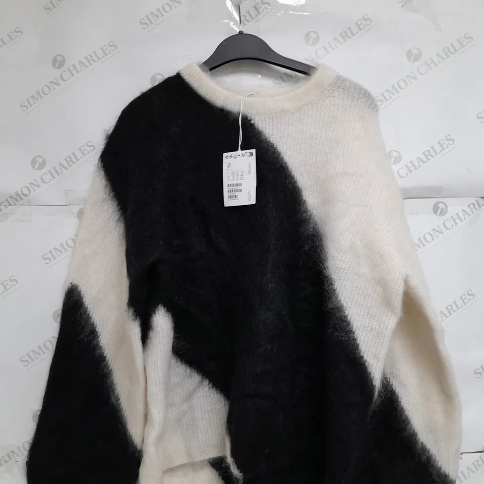 STOCKHOLM ATELIER MEDIUM SWEATER IN BLACK/WHITE 