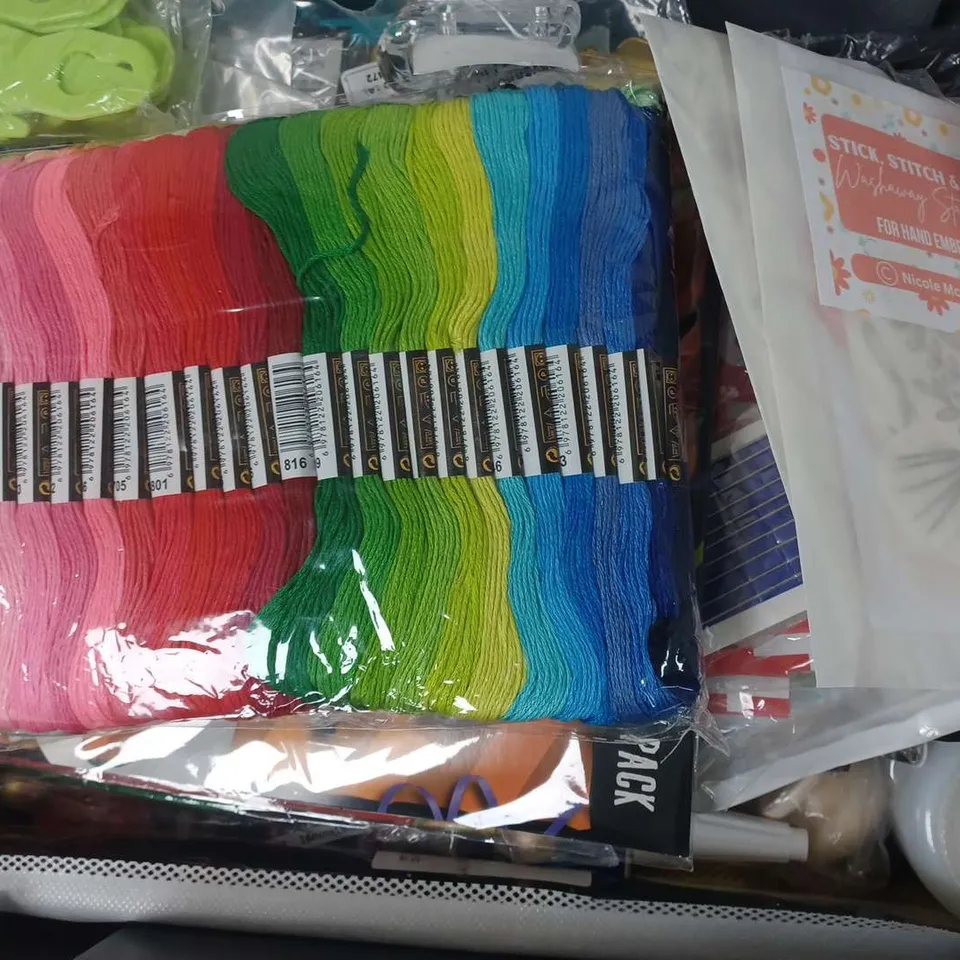 APPROXIMATELY 10 ASSORTED HOUSEHOLD ITEMS TO INCLUDE PUKKA PAD NOTE PAD, LIVE CATCH MOUSE TRAPS, ETC