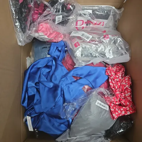 LARGE BOX OF APPROXIMATELY 25 ASSORTED CLOTHING ITEMS IN VARIOUS COLOURS, STYLES AND SIZES - COLLECTION ONLY