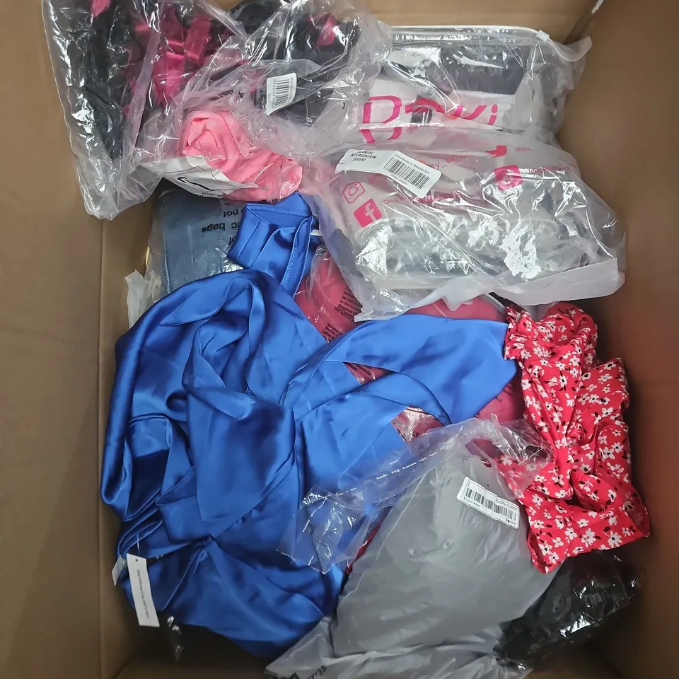 LARGE BOX OF APPROXIMATELY 25 ASSORTED CLOTHING ITEMS IN VARIOUS COLOURS, STYLES AND SIZES - COLLECTION ONLY