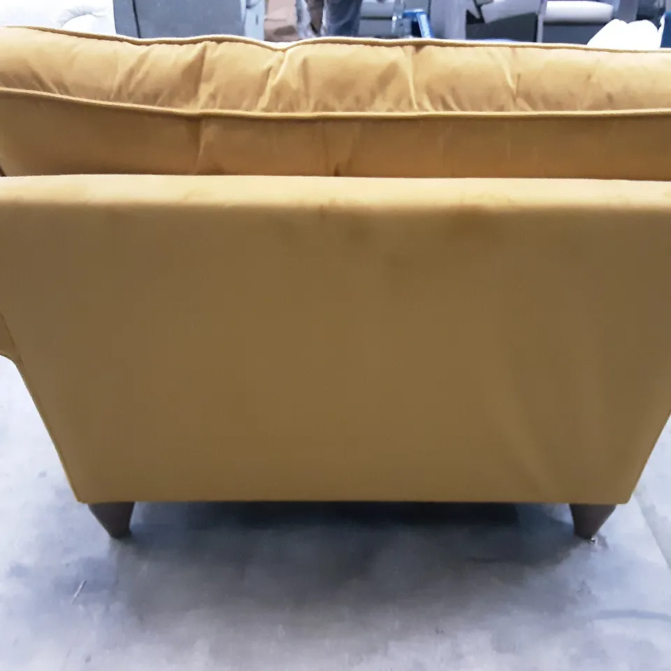 QUALITY BRITISH MANUFACTURED DESIGNER THE LOUNGE CO. BRONWYN SNUGGLER GOL204 GOLDEN SPICE /VSWENFT