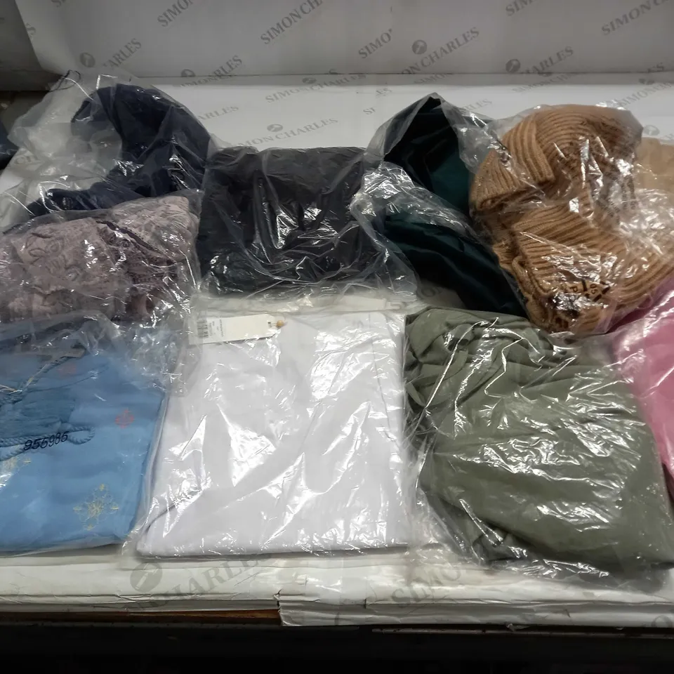 BAG OF APPROX 10 ASSORTED CLOTHING ITEMS TO INCLUDE - MAISON DE NIMES - EMELIA