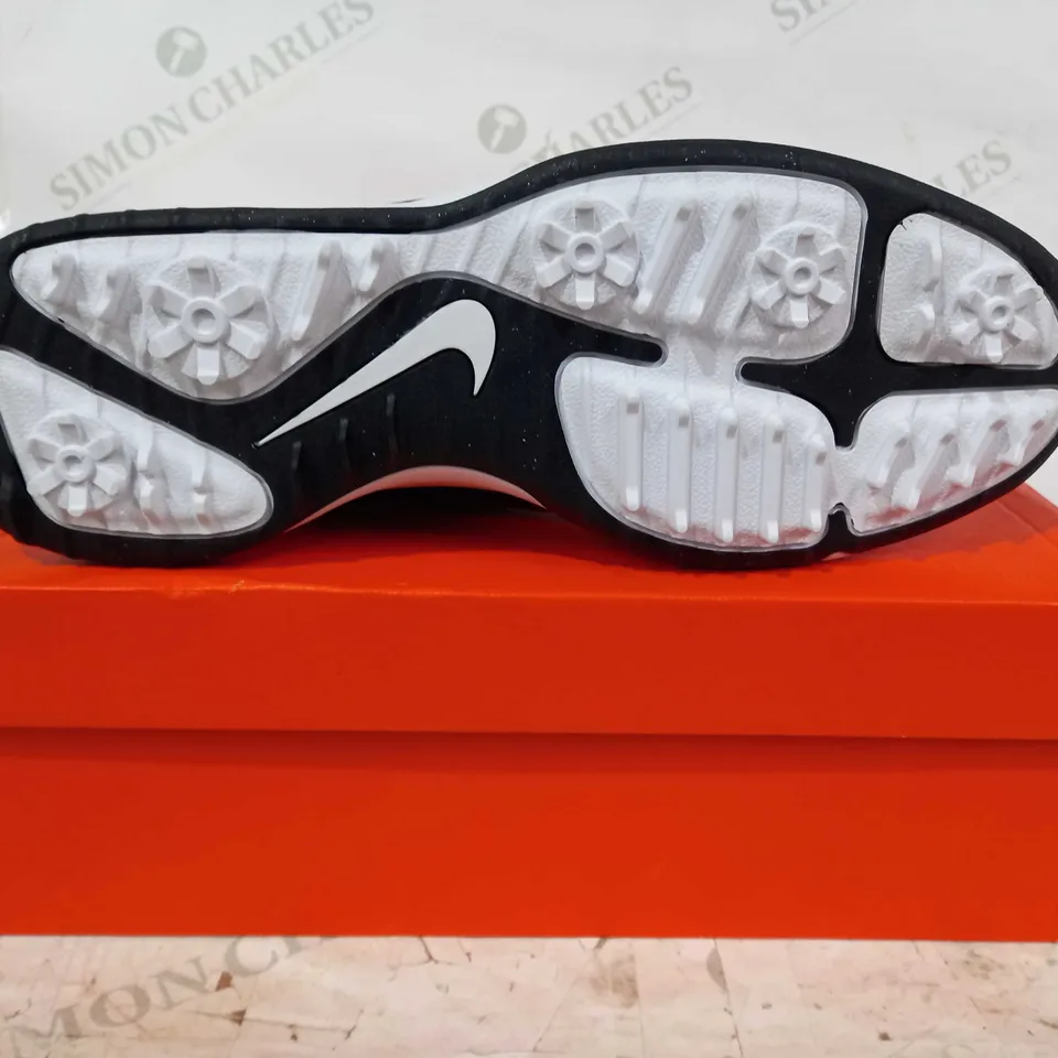BOXED PAIR OF NIKE INFINITY GOLF SHOES IN BLACK/WHITE UK SIZE 10.5