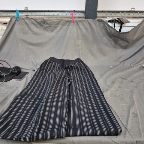 STRIPED WIDE-LEG TROUSERS, BLACK WITH WHITE VERTICAL STRIPES – EU XS