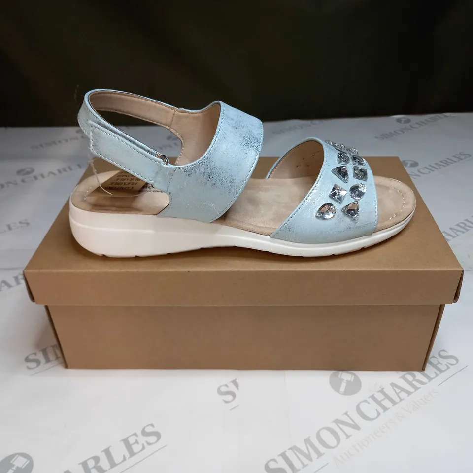 BOXED PAIR OF CUSHION WALK JEWELLED SANDALS IN SILVER - SIZE 6