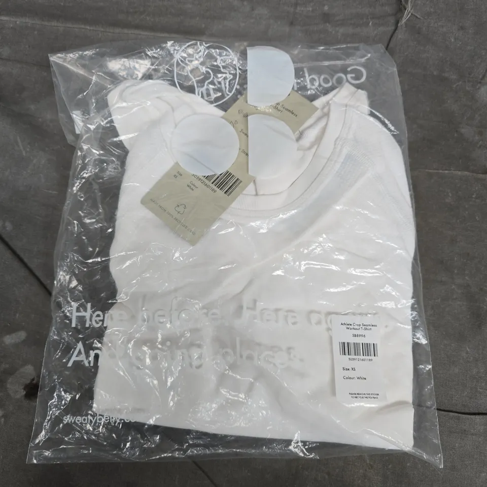 BAGGED SWEATY BETTY ATHLETE CROP SEAMLESS WORKOUT T-SHIRT IN WHITE - XS