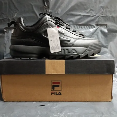 BOXED PAIR OF FILA DISRUPTOR II PREMIUM TRAINERS IN BLACK SIZE UK 9