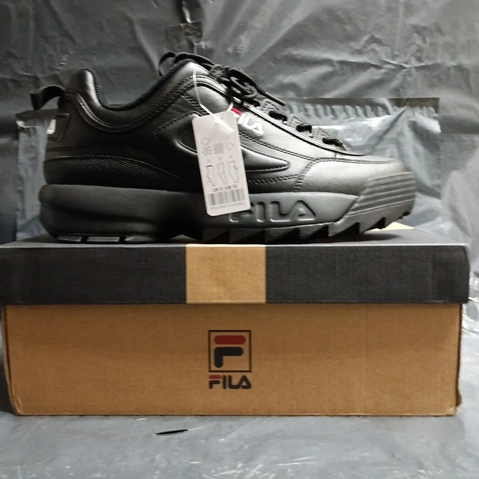 BOXED PAIR OF FILA DISRUPTOR II PREMIUM TRAINERS IN BLACK SIZE UK 9