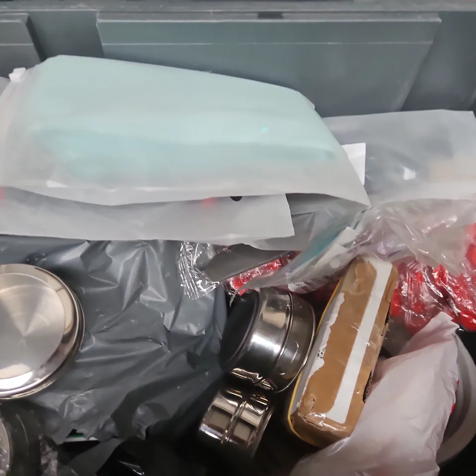APPROXIMATELY 12 ASSORTED HOUSEHOLD ITEMS TO INCLUDE WINDOW INSULATION KIT, PLANT TRELLIS NET, MAKEUP BAGS, ETC