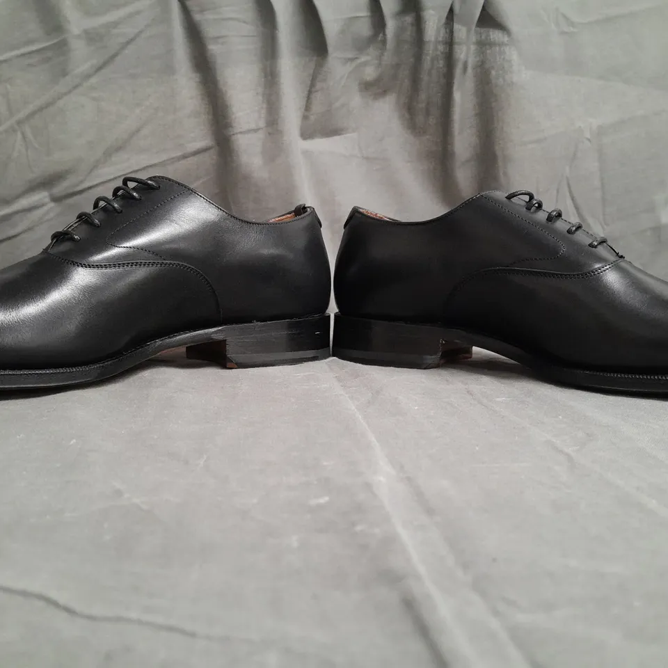 BOXED PAIR OF MEERMIN BLACK SHOES SIZE 8E