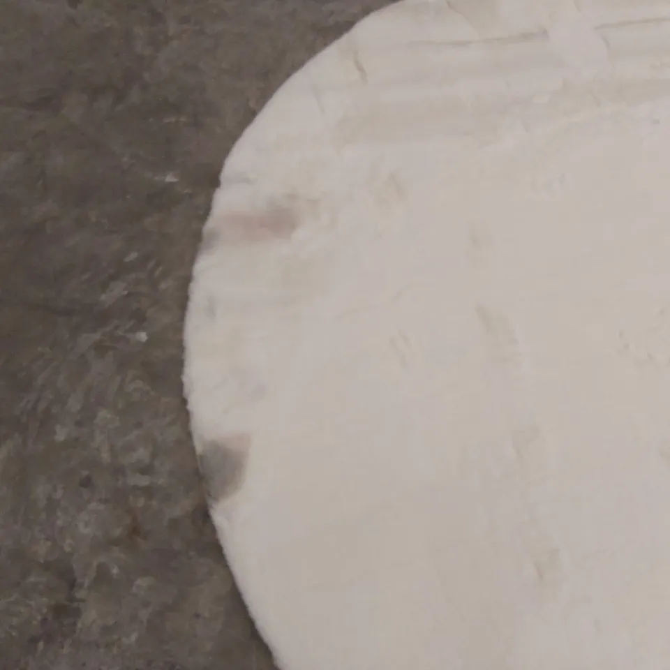 QUALITY DESIGNER AREA RUG - APPROXIMATELY 180cm D