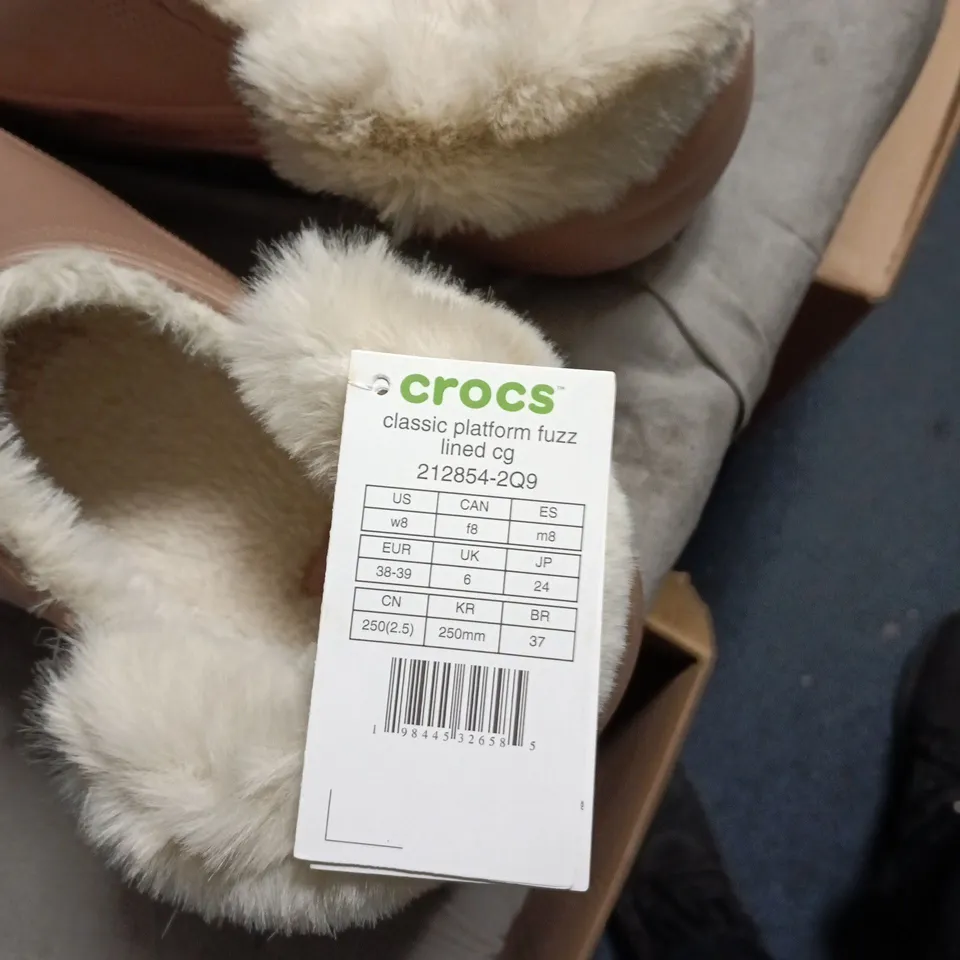 CROCS CLASSIC PLATFORM FUZZ-LINED CLOG – WOMEN'S UK 6