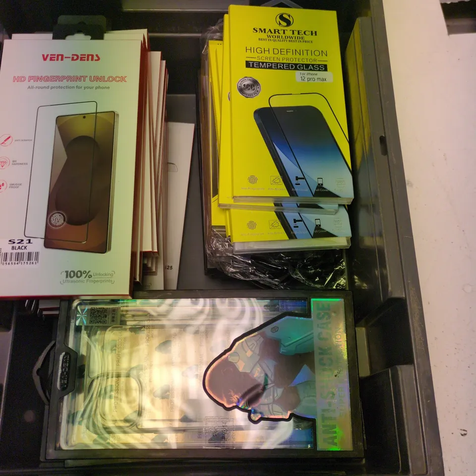 BOX CONTAINING A MIX OF APPROXIMATELY 20 PHONE CASES