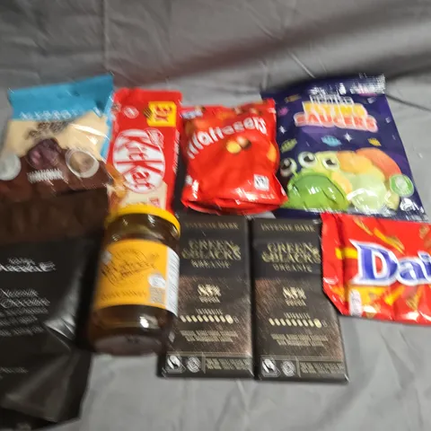APPROXIMATELY 5 ASSORTED FOOD &DRINK ITEMS TO INCLUDE - HONEY, HOTEL CHOCOLAT AND KITKATS  - COLLECTION ONLY