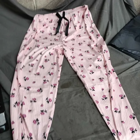 PINK FLORAL PRINT PAJAMA PANTS AND SHIRT – WOMEN'S 2XL