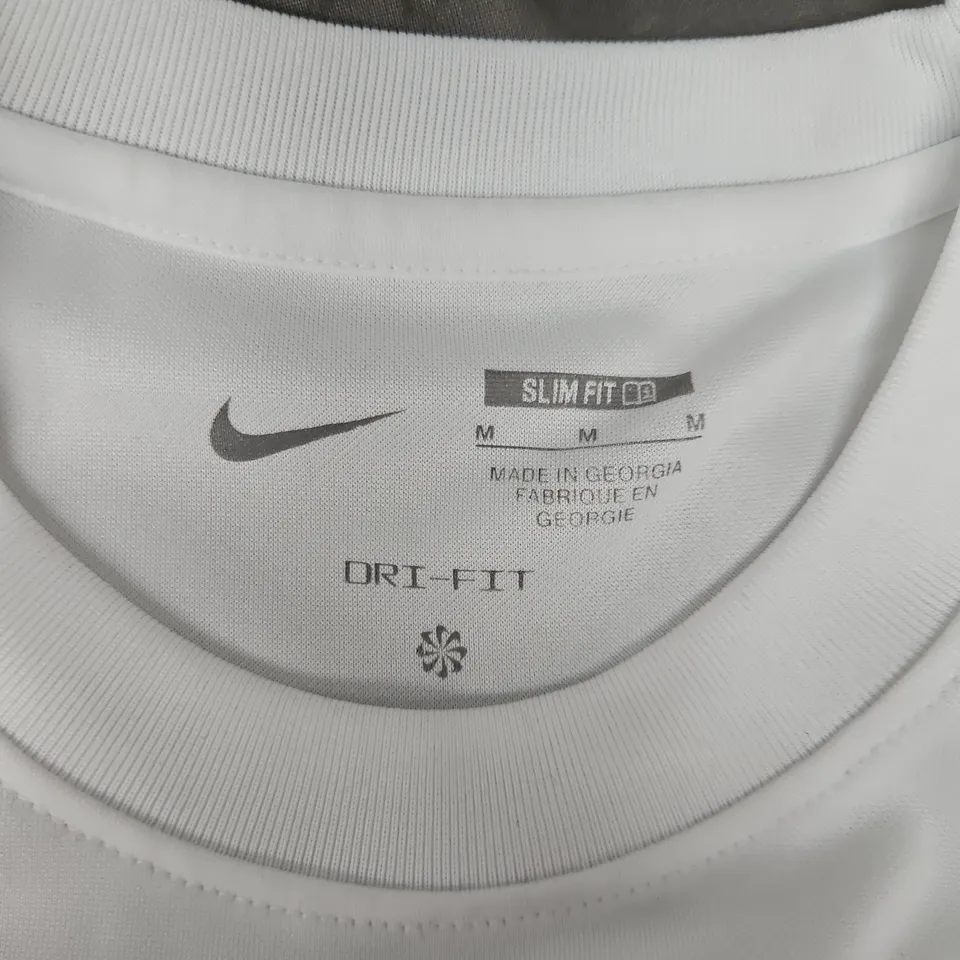 NIKE DRI-FIT SLIM FIT T-SHIRT – WHITE - M