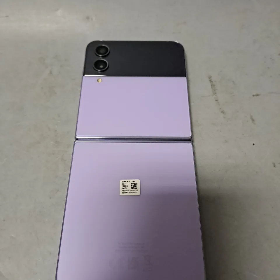 SAMSUNG GALAXY Z FLIP 4 SMARTPHONE IN PURPLE