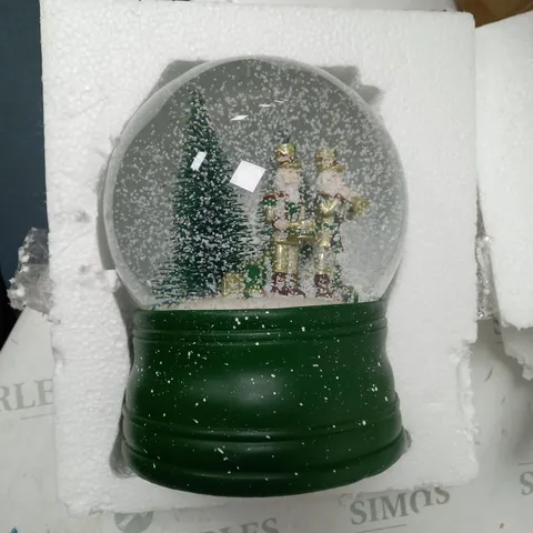 BOXED SANTA EXPRESS CHRISTMAS CHARACTER MUSICAL WATER SPINNER NUTCRACKER