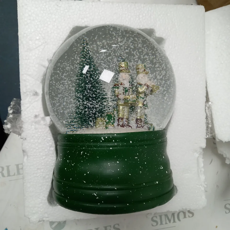 BOXED SANTA EXPRESS CHRISTMAS CHARACTER MUSICAL WATER SPINNER NUTCRACKER