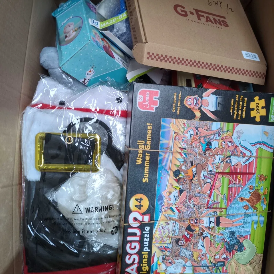 LARGE BOX OF APPROXIMATELY 20 ASSORTED TOYS AND GAMES TO INCLUDE JIGSAWS, FANCY DRESS AND TEDDIES