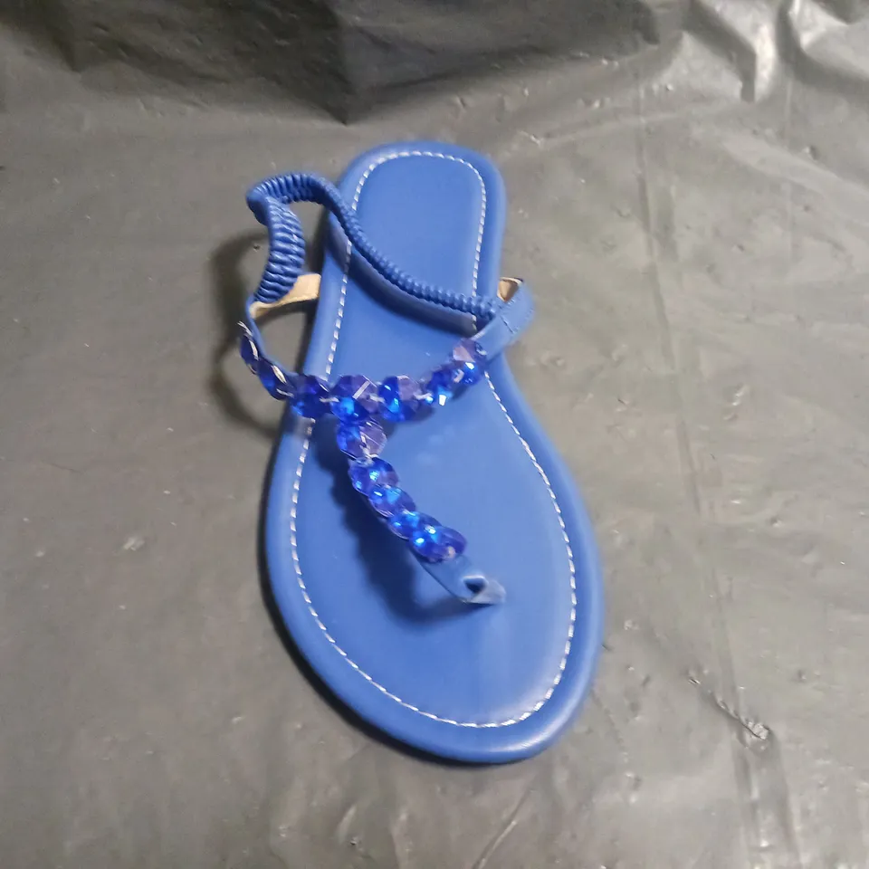 BOXED PAIR OF UNBRANDED FLAT TO-POST SANDALS IN BLUE W. JEWEL EFFECT SIZE EU 38