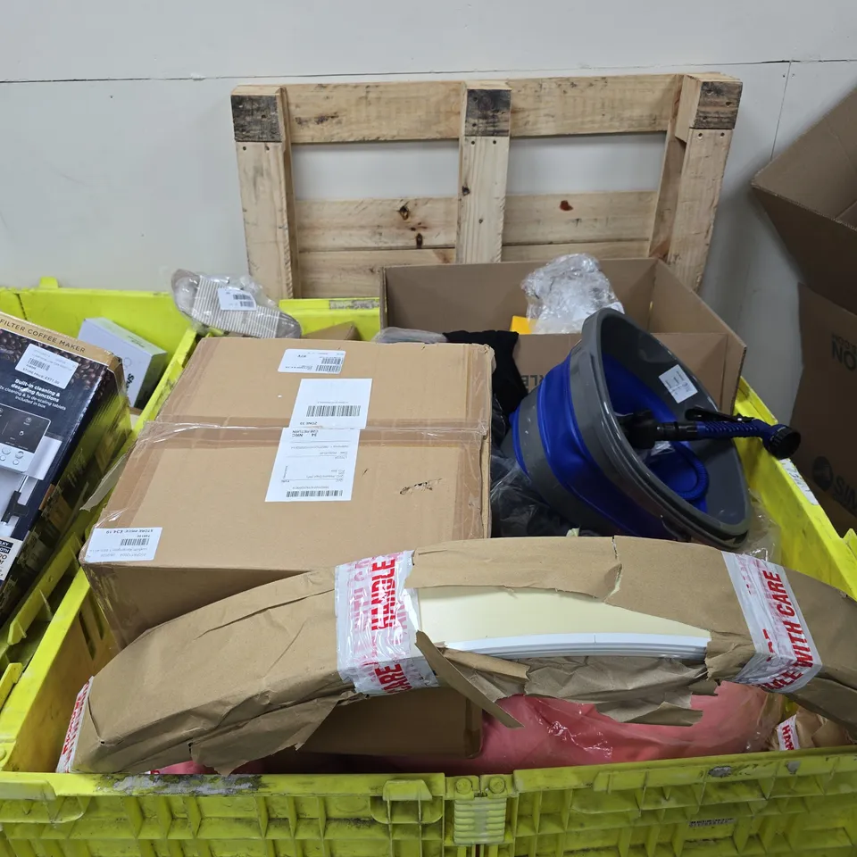 PALLET CONTAINING A LARGE AMOUNT OF ASSORTED ITEMS TO INCLUDE SFIXX RECHARGEABLE CORDLESS PRESSURISED BUCKET W/ HOSE ETC