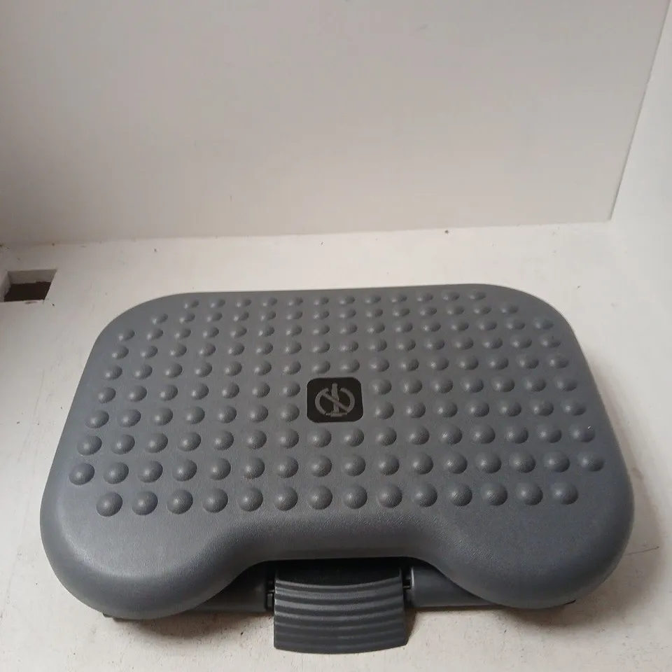 HOMCOM GREY PLASTIC FOOTREST – NON-SLIP TOP, FOLDING