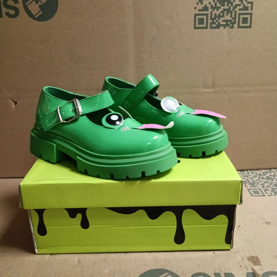 KOI KIDZ LIL TIRA CHEEKY FROG MARY JANE SHOES GREEN SIZE 12