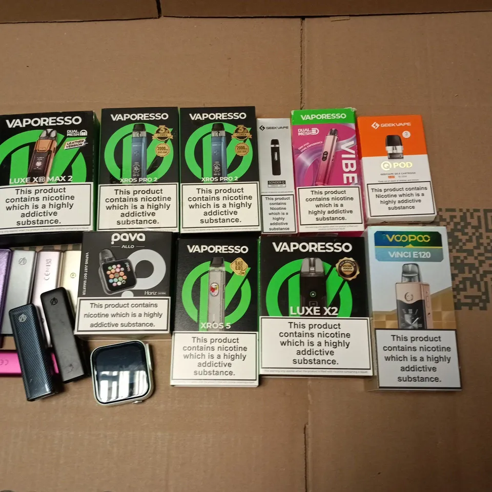 LOT OF APPROXIMATELY 30 ASSORTED VAPING ITEMS TO INCLUDE VAPORESSO, GEEKVAPE AND PAVA