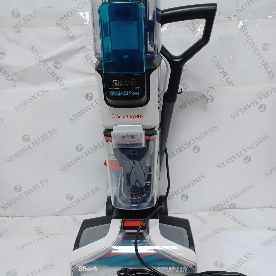 SHARK CARPET XPERT DEEP CARPET CLEANER & BUILT IN STAIN STRIKER EX200UK