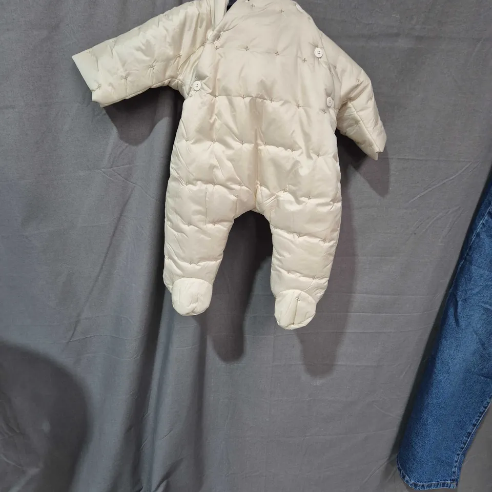 CREAM PADDED BABY BUNTING SUIT (6M) – 1+ IN THE FAMILY, MADE IN SPAIN