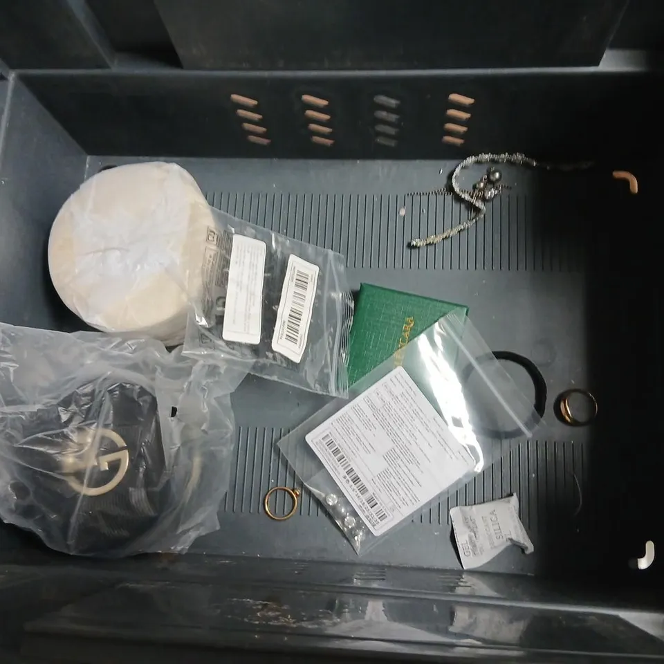 ASSORTED JEWELLERY AND ACCESSORIES