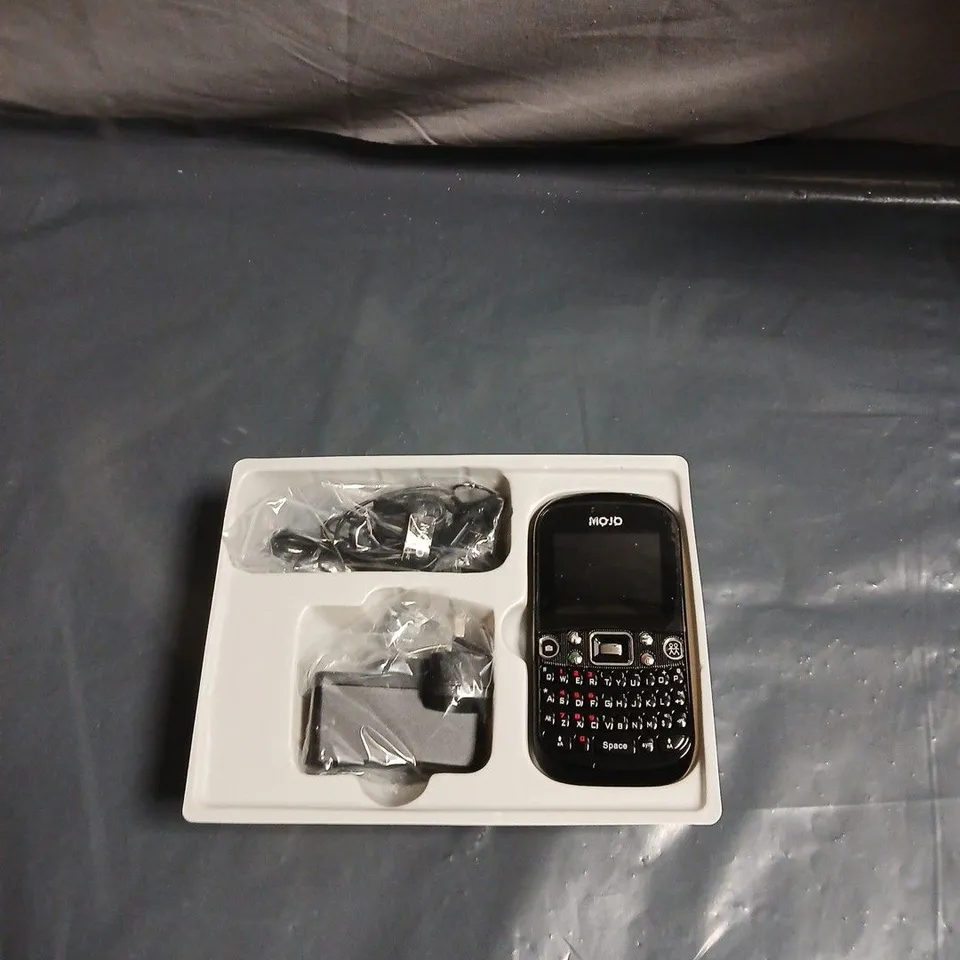 MOJO CHAT TESCO MOBILE PHONE WITH CHARGER – QWERTY KEYBOARD