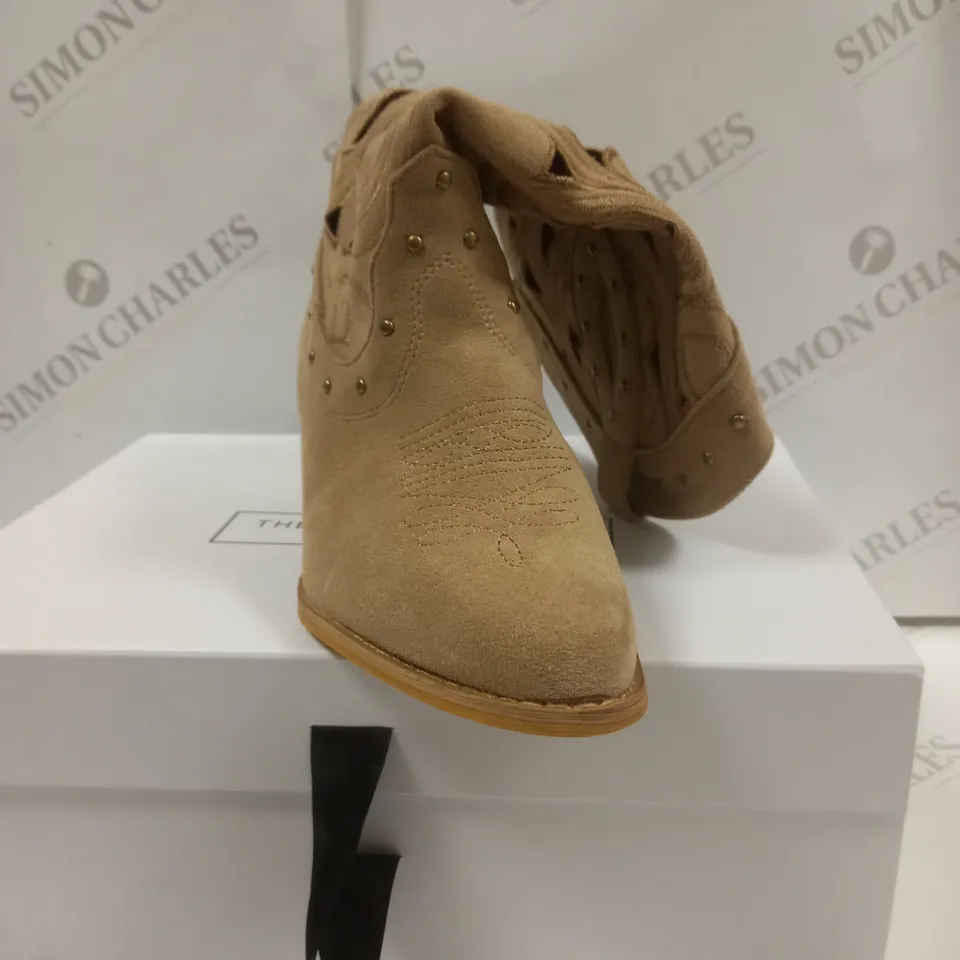 BOXED PAIR OF THE WHITE COMPANY MODA BELLEZA SHOES UK SIZE 5.5