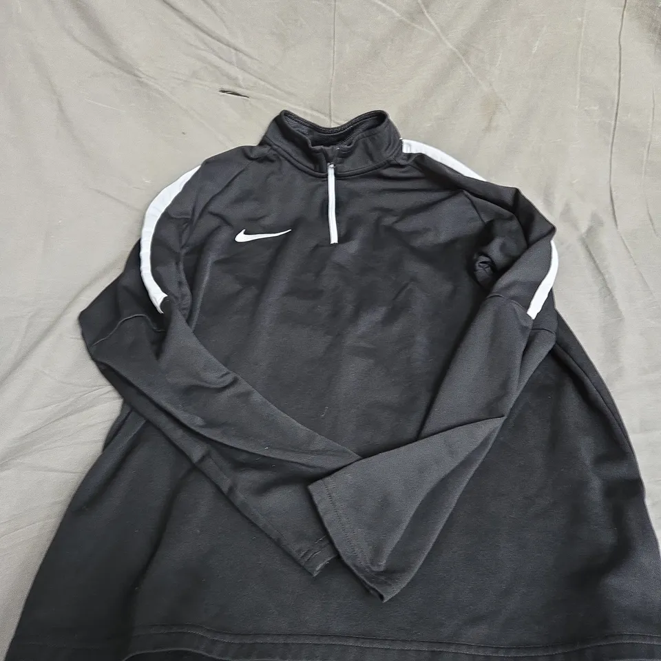 NIKE DRI-FIT 1/4 ZIP TRACK TOP IN BLACK SIZE L