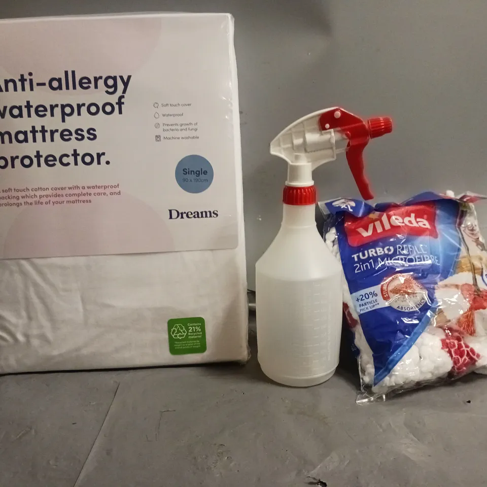 BOX OF APPROXIMATELY 16 ASSORTED ITEMS TO INCLUDE - TURBO REFILL 2 IN 1 MICROFIBRE , DREAMS SINGLE MATTRESS PROTECTOR , WATER SPRAY BOTTLE ETC