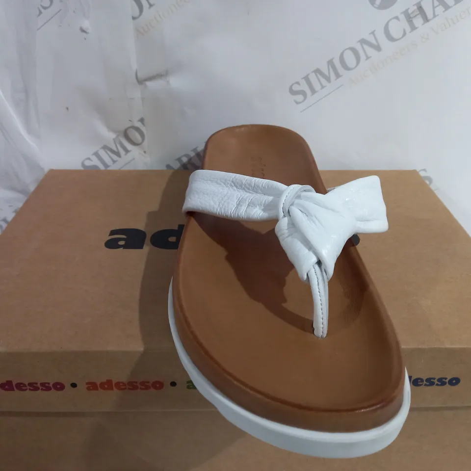 BOXED ADESSO PLATFORM OPEN TOE SANDALS IN WHITE - SIZE 6