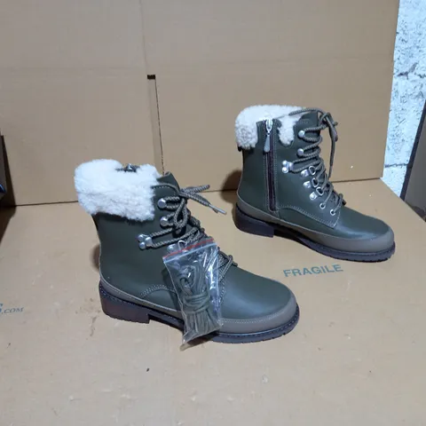 EMU AUSTRALIA OKAB DARK OLIVE BOOT SIZE 5 