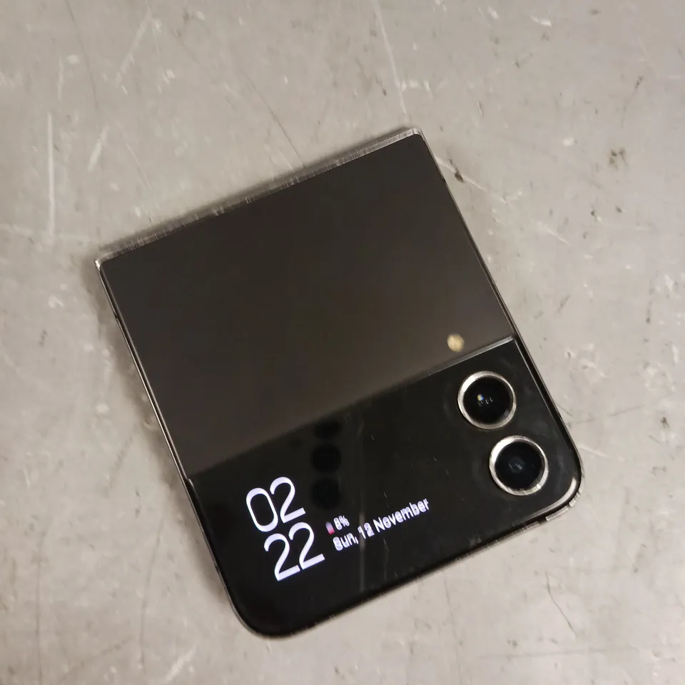SAMSUNG GALAXY Z FLIP SMARTPHONE 